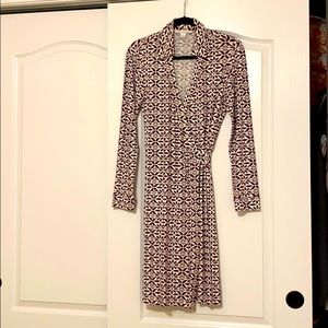 Diane von furstenberg long sleeve silk jersey patterned wrap dress